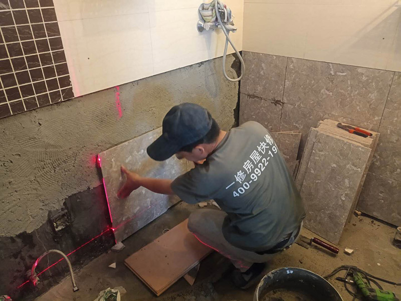 瓷磚修復師傅，修補瓷磚所需哪些材料和工具，具體修補步驟是什么
